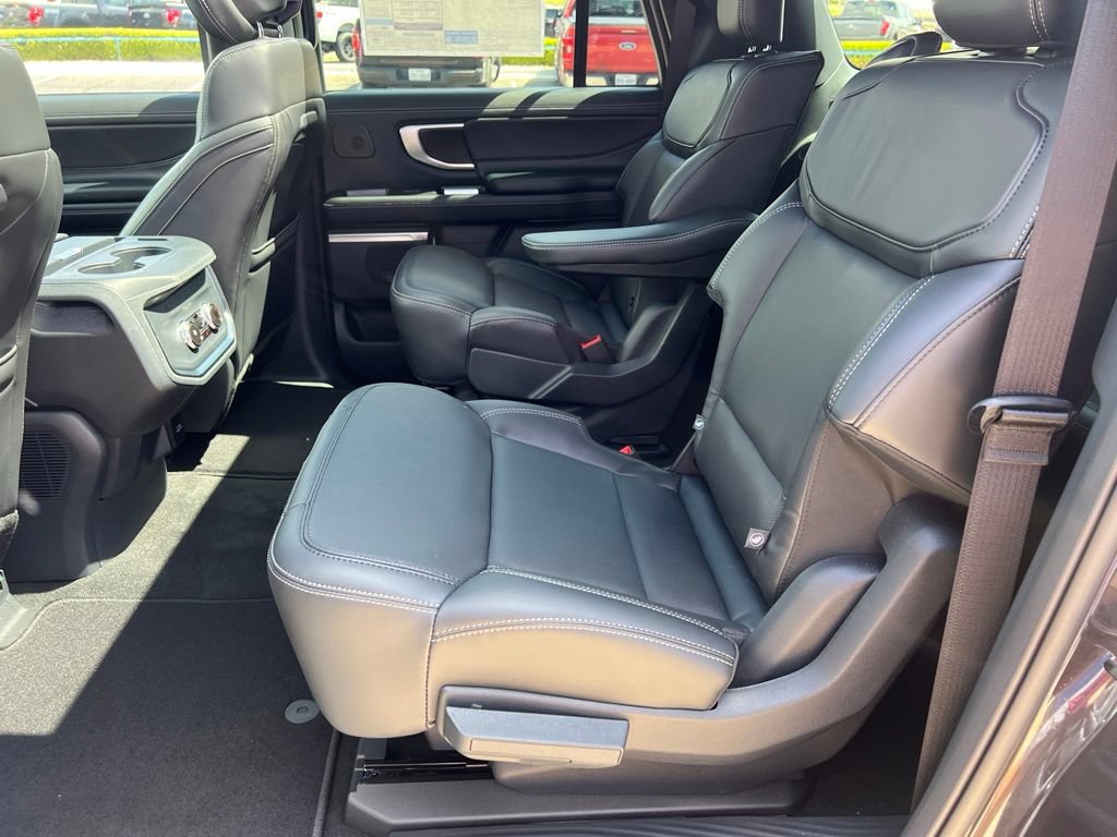 New 2026 Ford Expedition Max Platinum w/ Stealth Performance Package AWD/4WD image 14