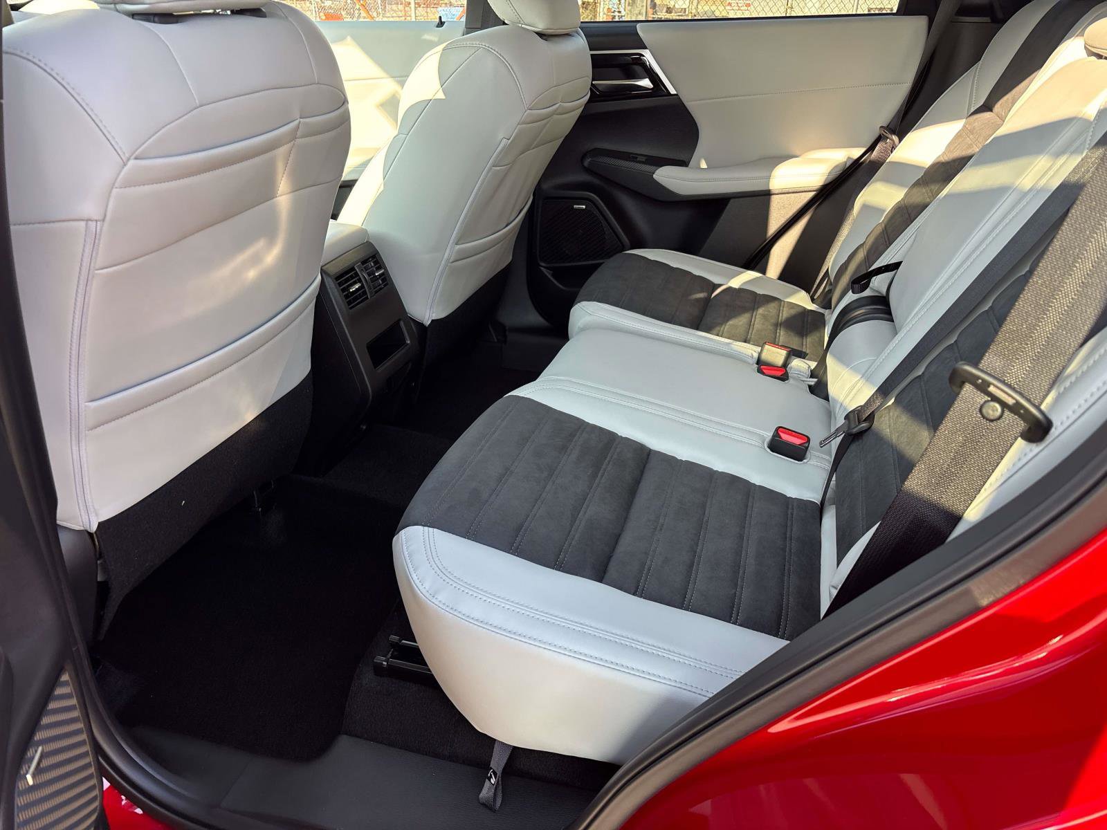 New 2026 Mitsubishi Outlander SE image 6