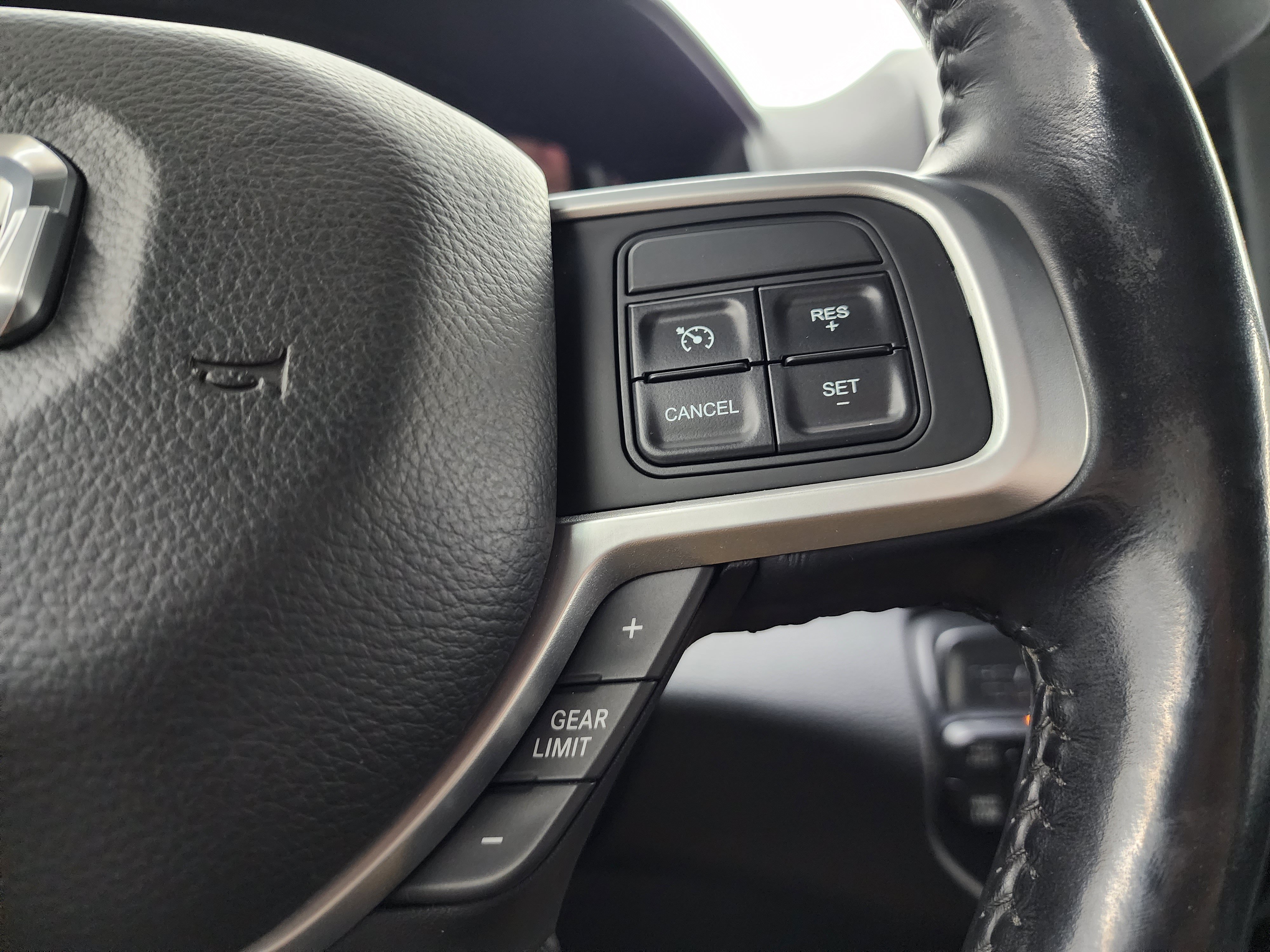 Used 2020 RAM 2500 Big Horn w/ Night Edition AWD/4WD image 13