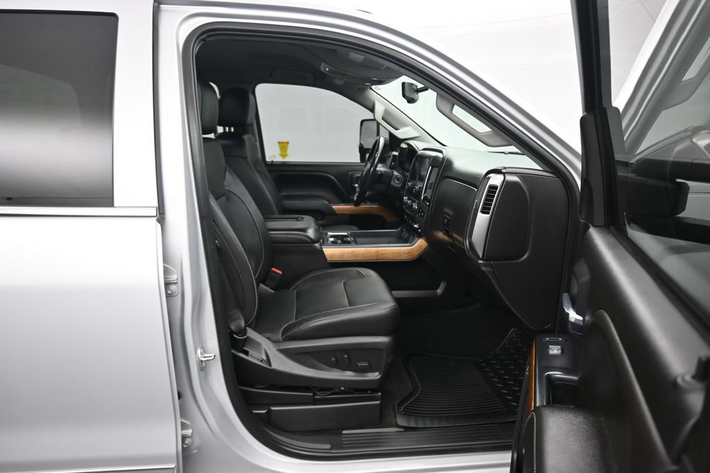 Used 2018 Chevrolet Silverado 2500 LTZ w/ LTZ Plus Package AWD/4WD image 42