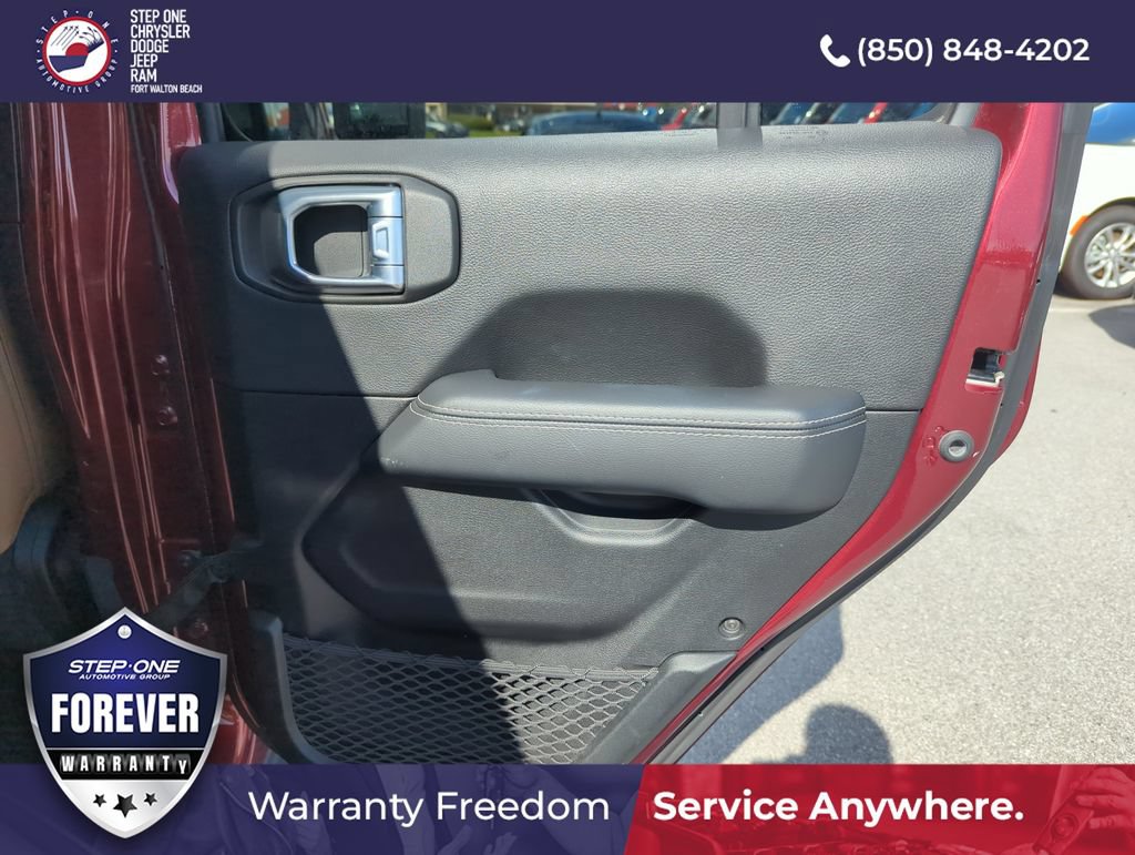 Used 2021 Jeep Wrangler Unlimited Sahara w/ Cold Weather Group AWD/4WD image 29