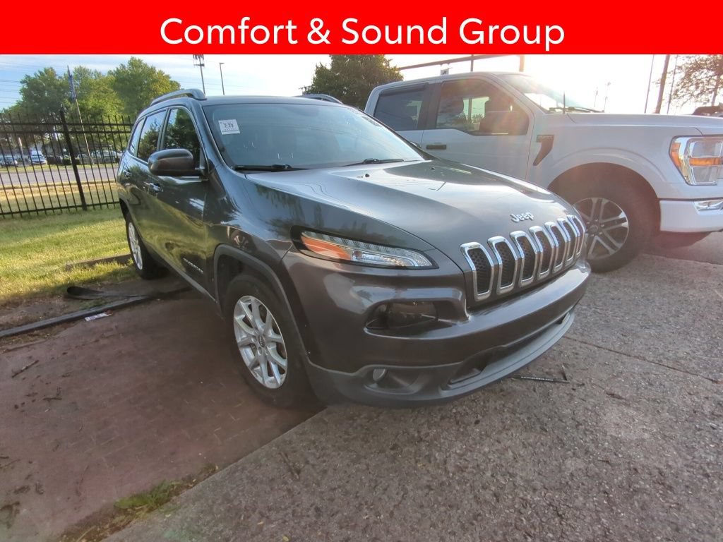 Used 2017 Jeep Cherokee Latitude w/ Comfort & Sound Group FWD image 3