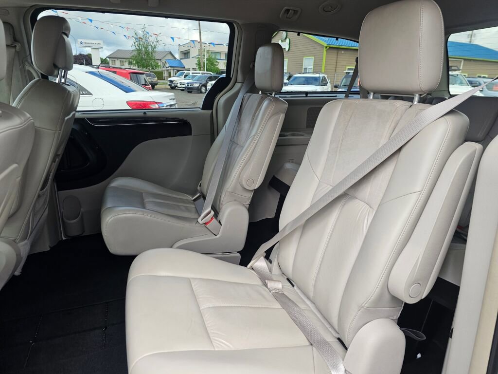 Used 2011 Chrysler Town & Country Limited FWD image 20