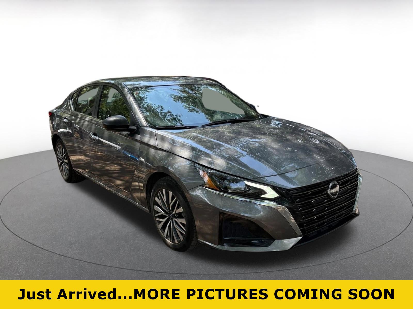 Used 2025 Nissan Altima 2.5 SV FWD image 1