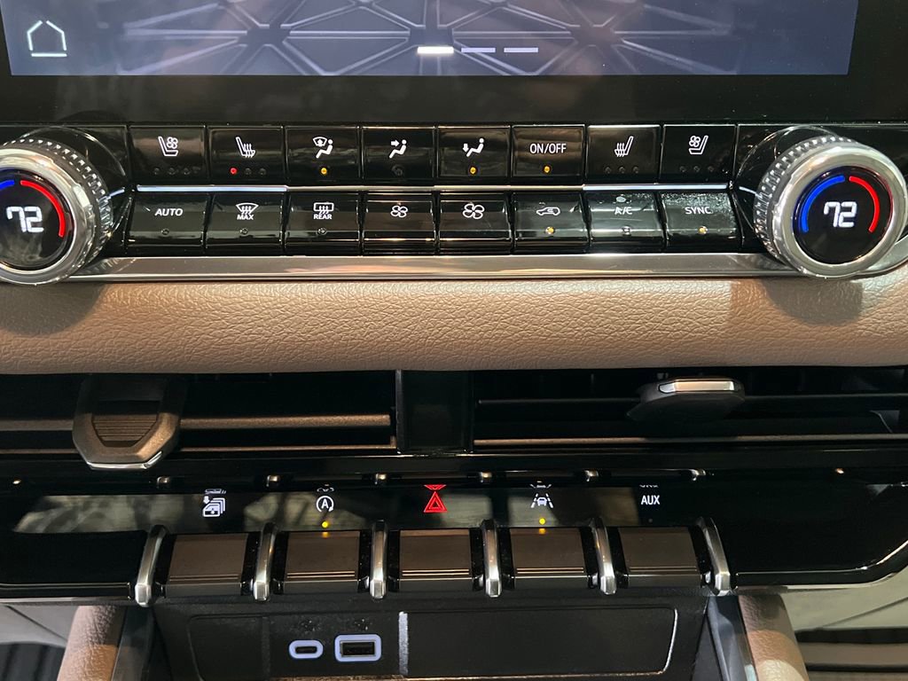 Used 2025 GMC Canyon Denali image 38