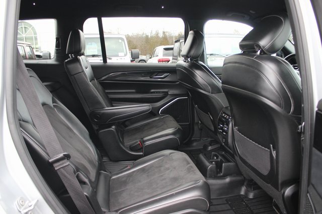 Used 2021 Jeep Grand Cherokee L Laredo image 32