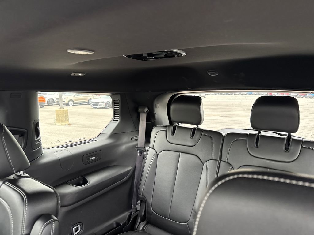 Used 2024 Jeep Grand Cherokee L Limited w/ Black Appearance Package AWD/4WD image 27