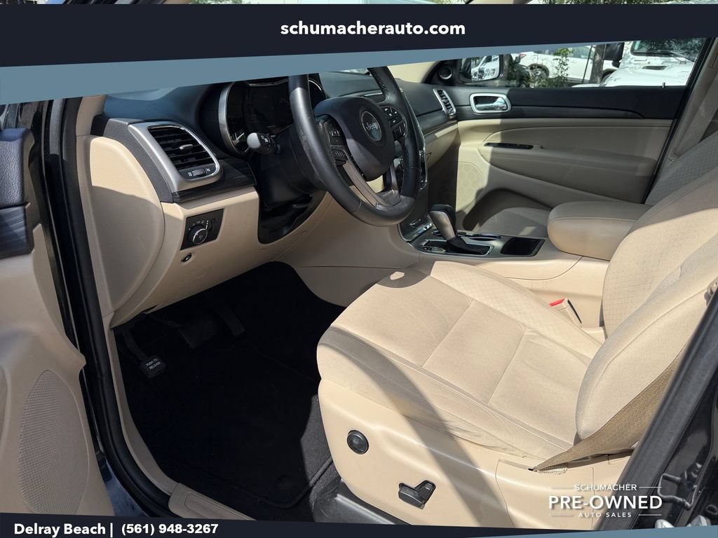 Used 2019 Jeep Grand Cherokee Laredo AWD/4WD image 11