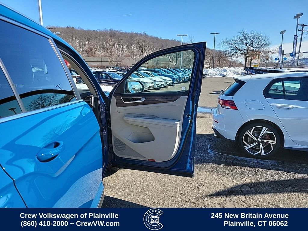 Certified 2025 Volkswagen Atlas SEL image 42