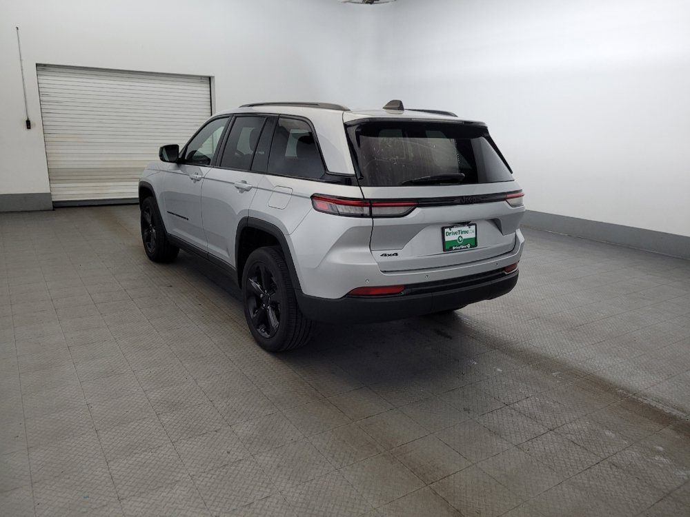 Used 2023 Jeep Grand Cherokee Altitude AWD/4WD image 5
