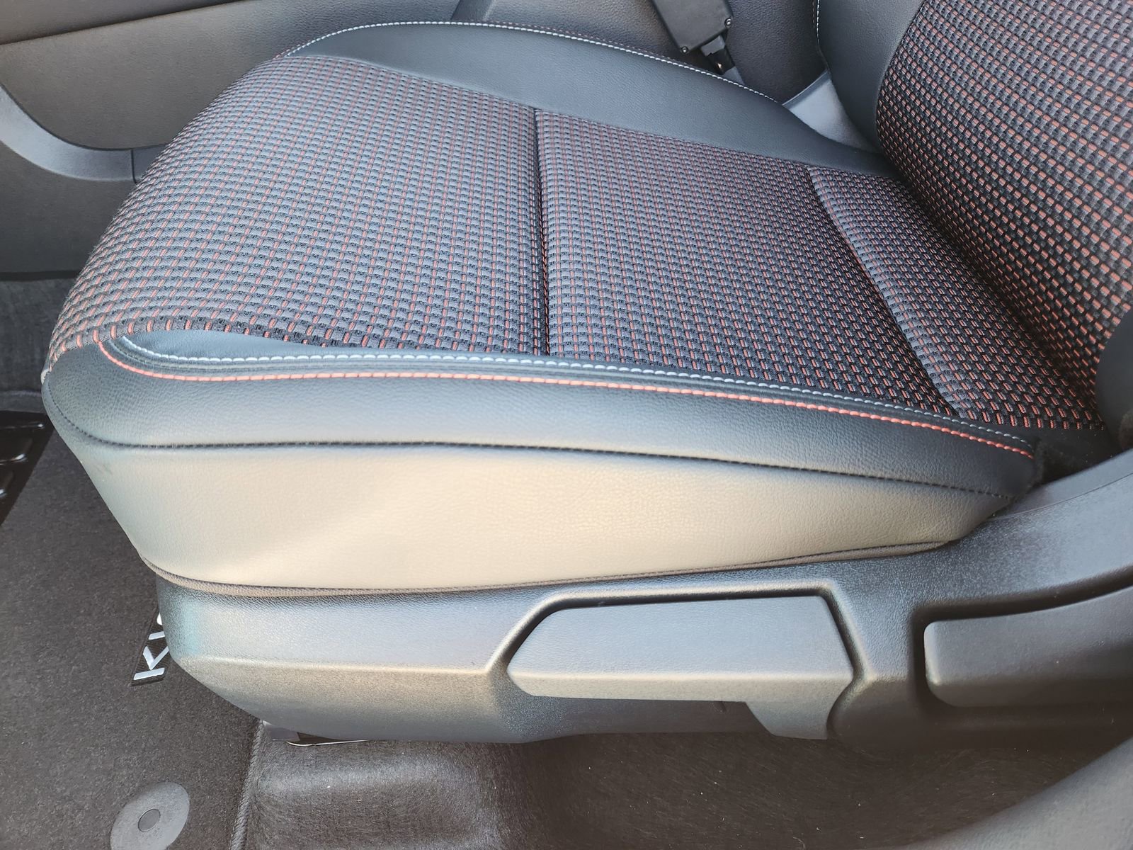 New 2026 Nissan Kicks SR image 20