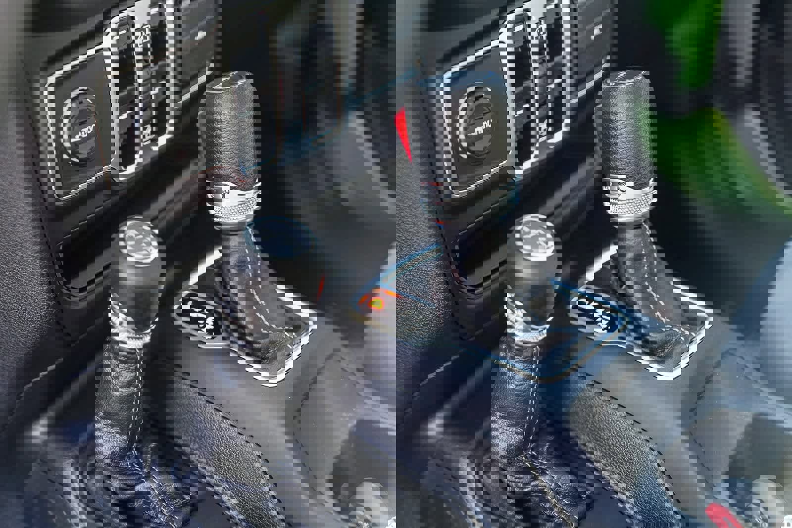 Used 2025 Jeep Gladiator Sport image 17