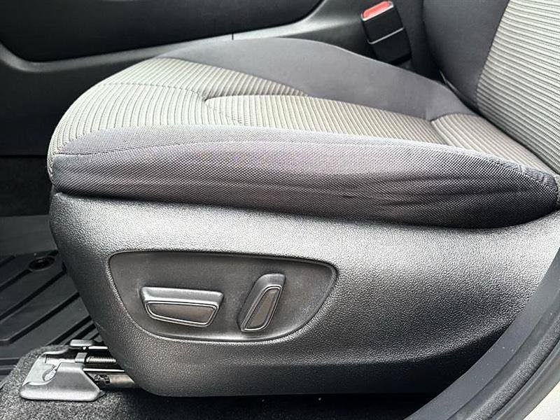 Used 2023 Toyota Highlander LE FWD image 15