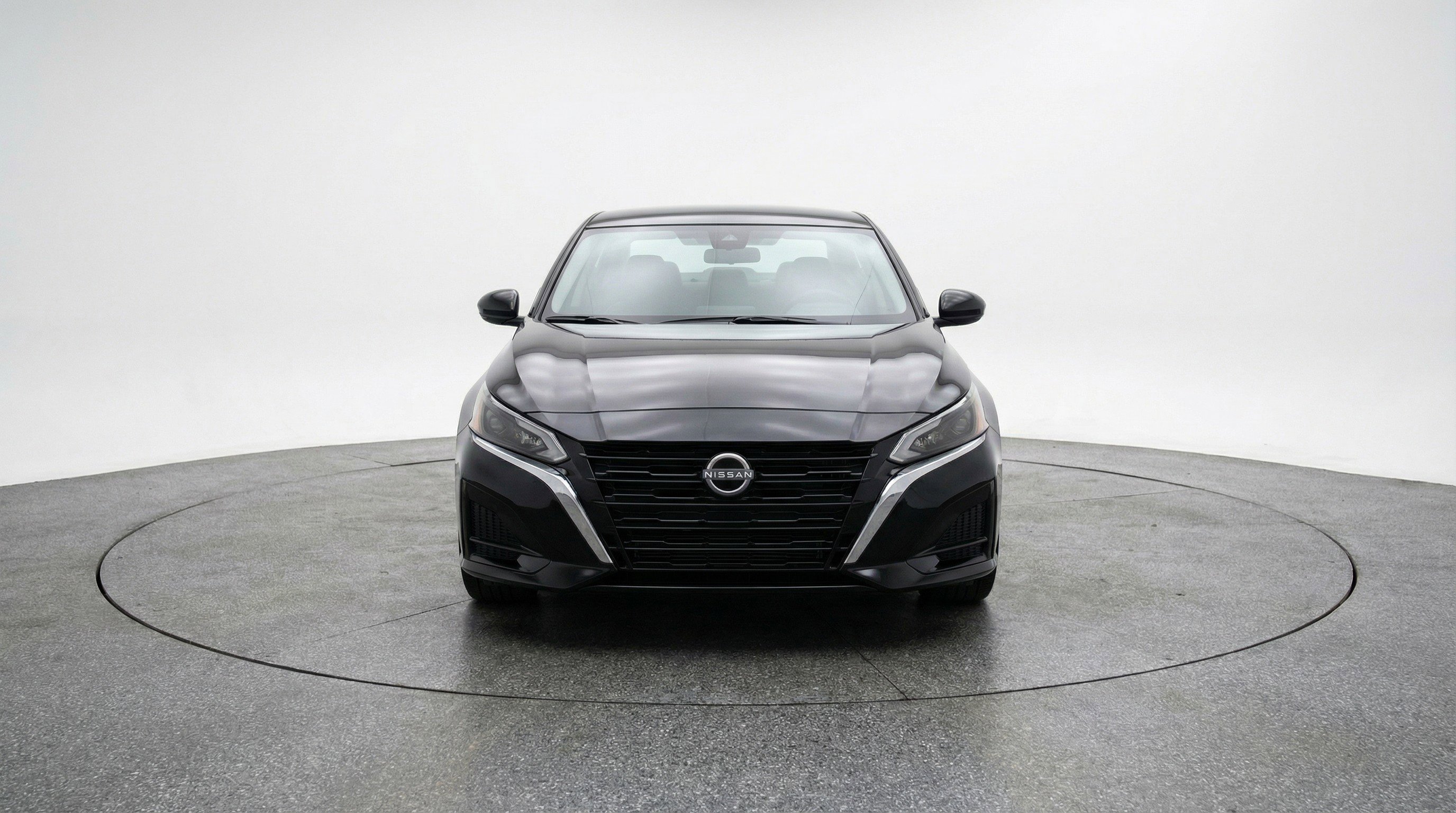 Used 2025 Nissan Altima 2.5 SV image 2