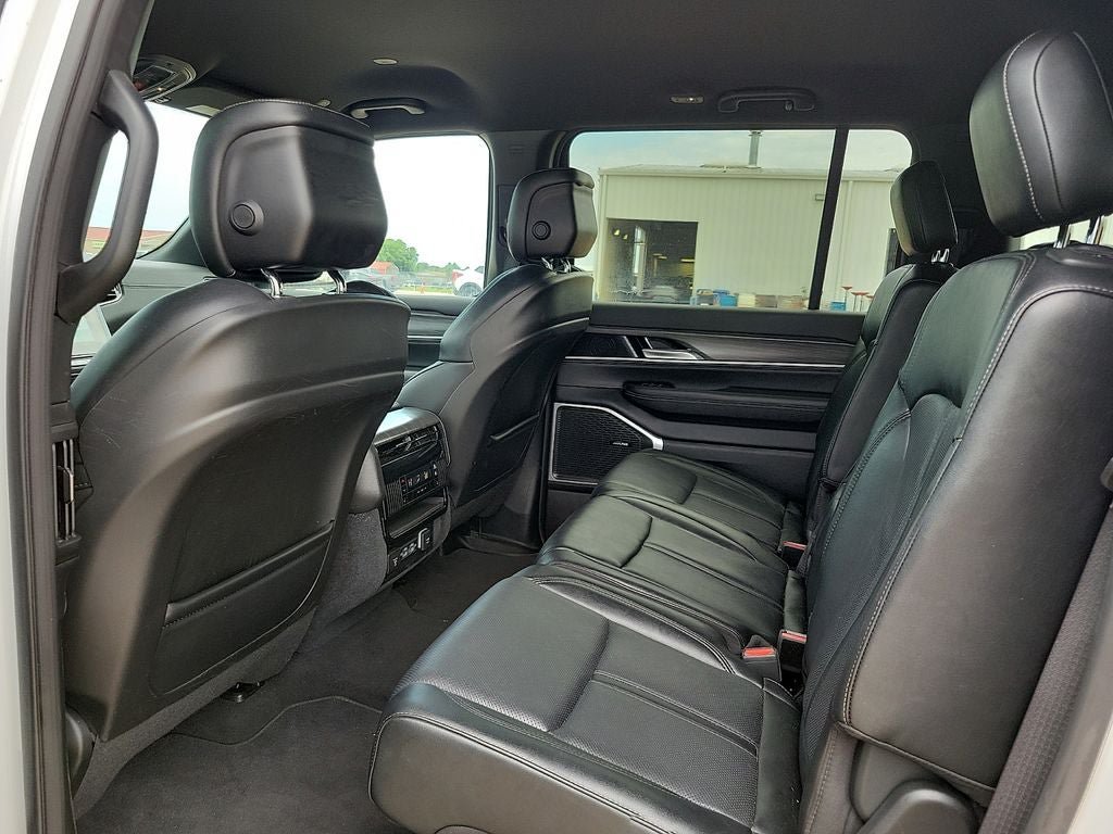 Used 2024 Jeep Wagoneer Series II w/ Flexible Seating Group RWD image 10