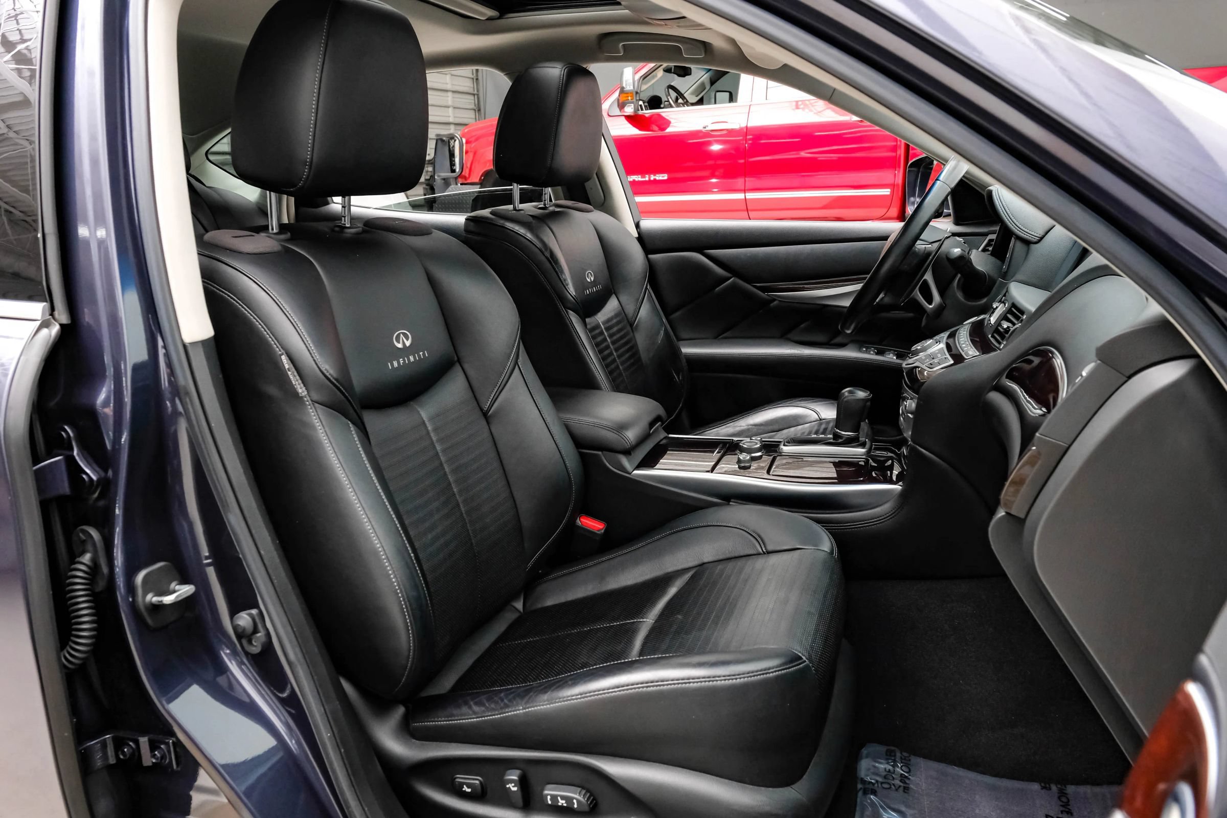 Used 2011 INFINITI M37 w/ Sport Pkg RWD image 37