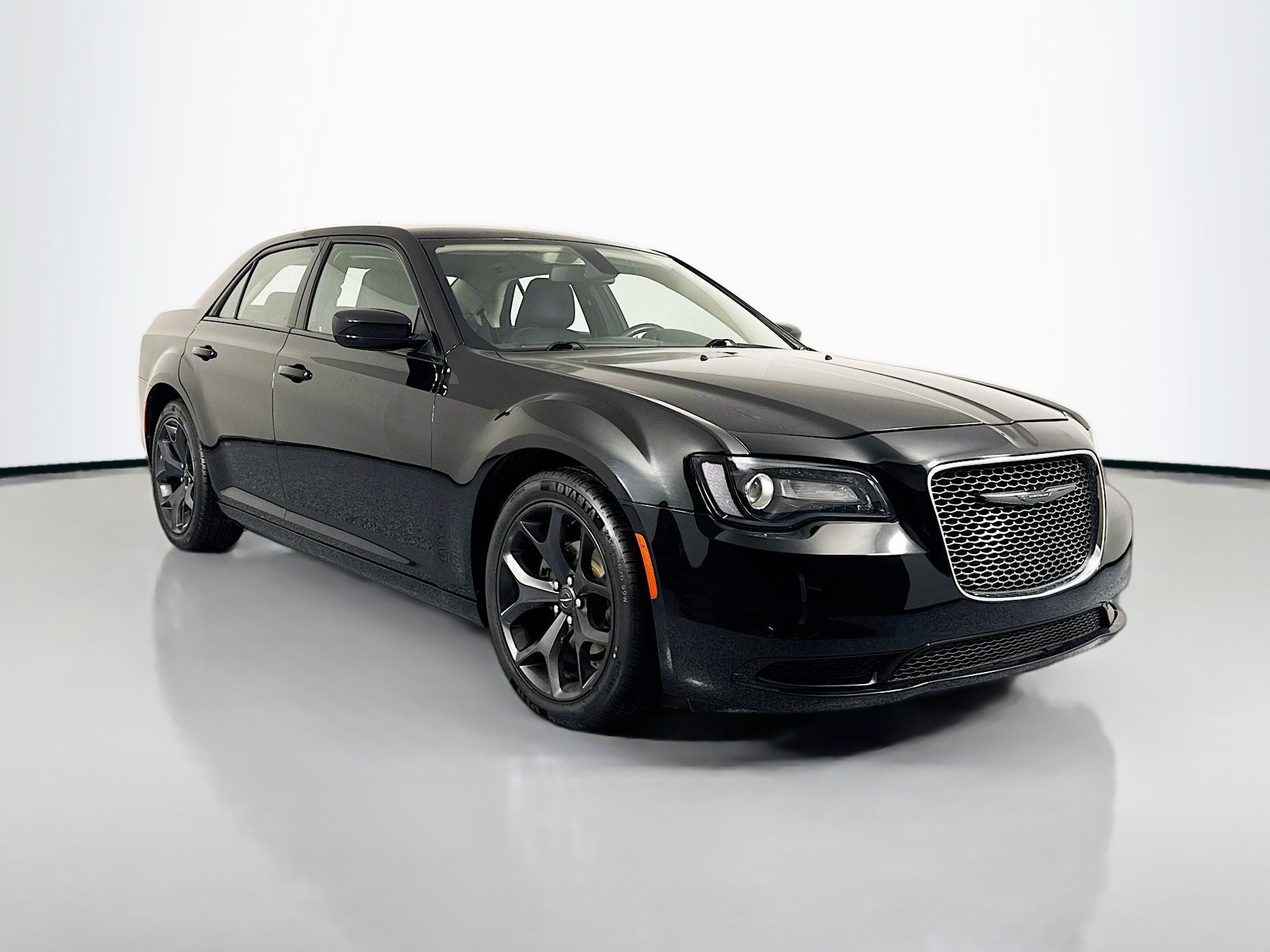 Used 2021 Chrysler 300 Touring w/ Sport Appearance Package RWD image 3