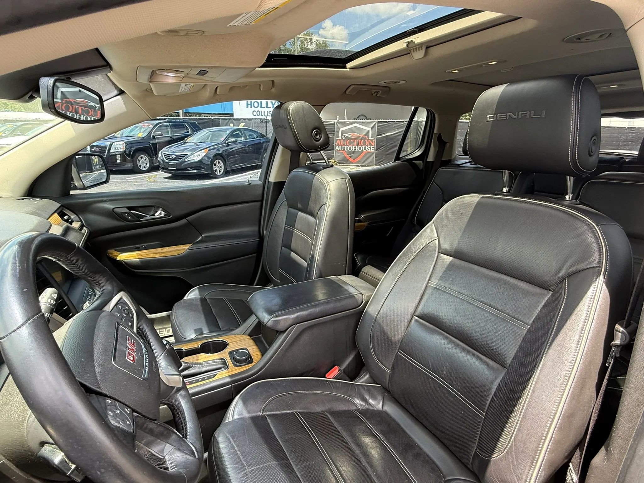 Used 2017 GMC Acadia Denali w/ Technology Package FWD image 16