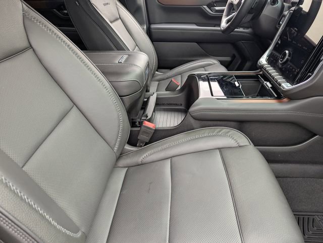 Used 2025 GMC Yukon Denali w/ Advanced Technology Package image 13