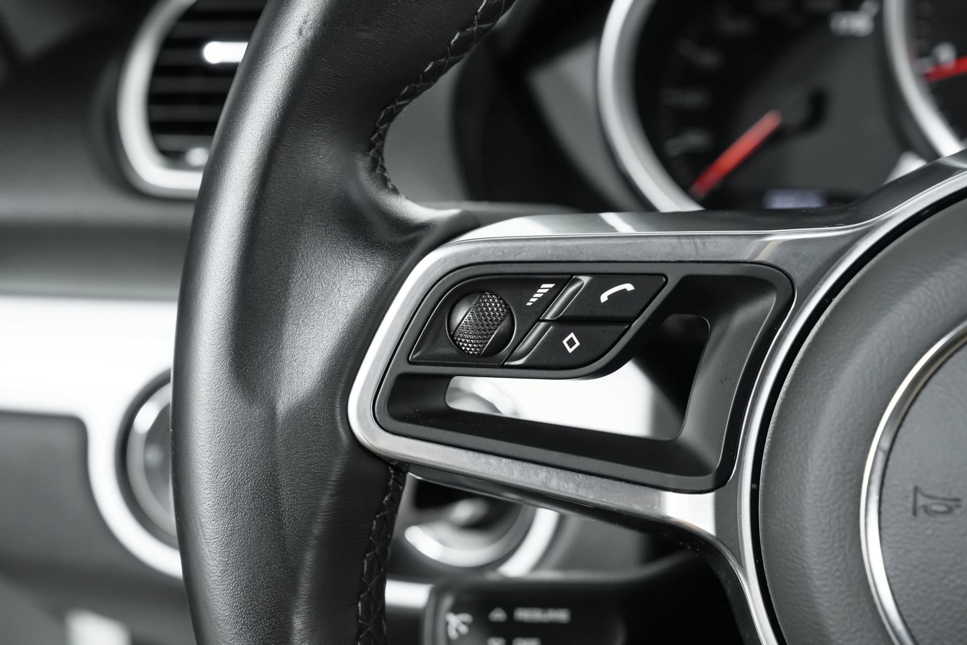 Used 2025 Porsche 718 Cayman RWD image 79