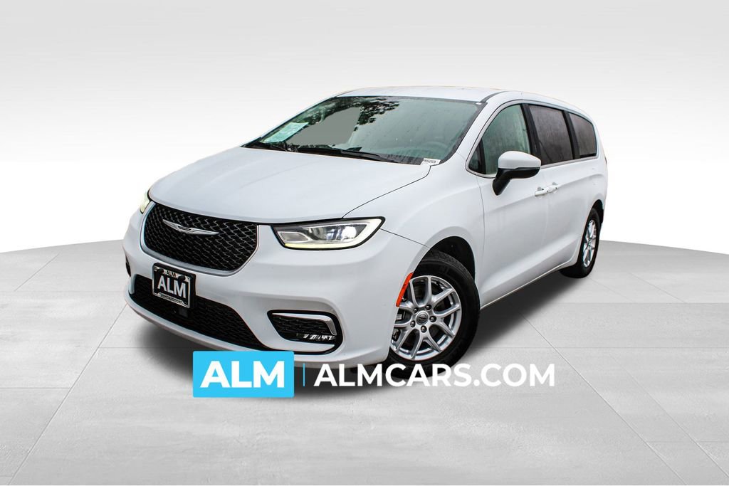 Used 2023 Chrysler Pacifica Touring-L image 1
