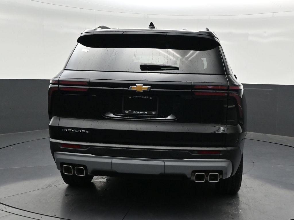 Used 2026 Chevrolet Traverse LT FWD image 4