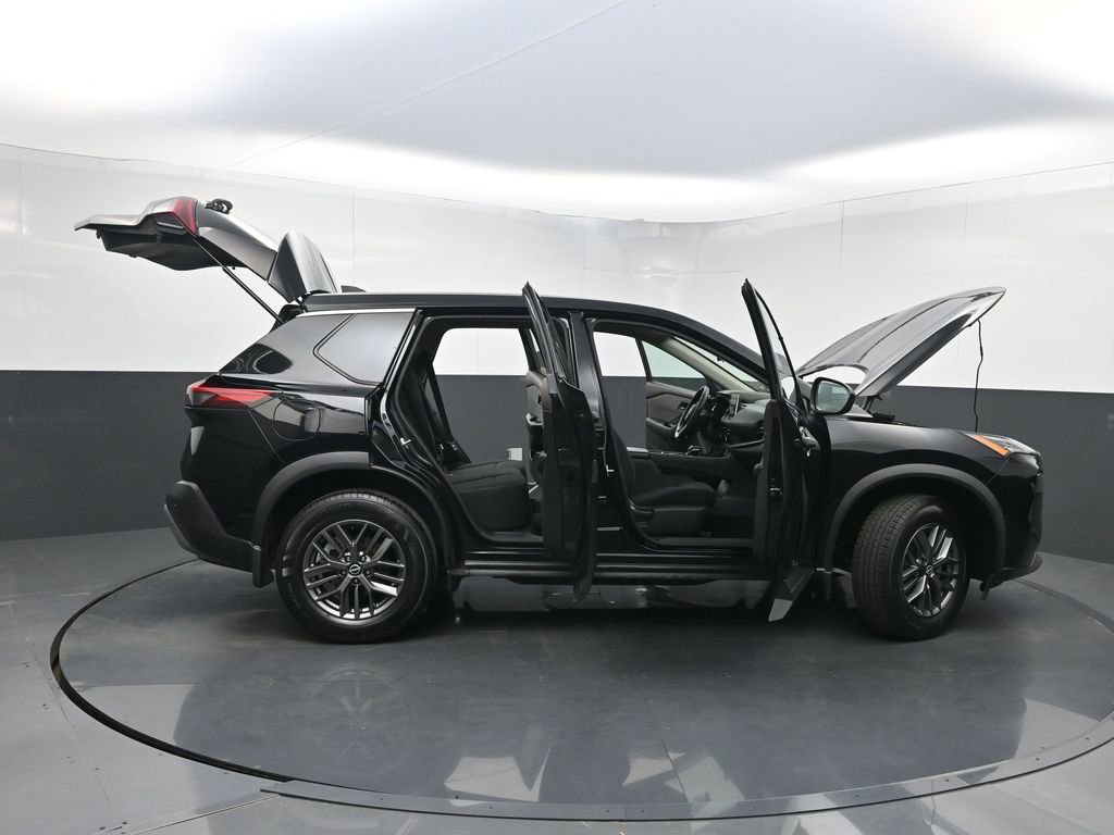 Used 2023 Nissan Rogue S image 32