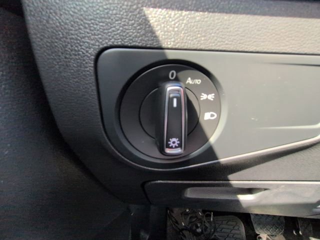 Used 2024 Volkswagen Tiguan SE w/ Panoramic Sunroof Package image 33