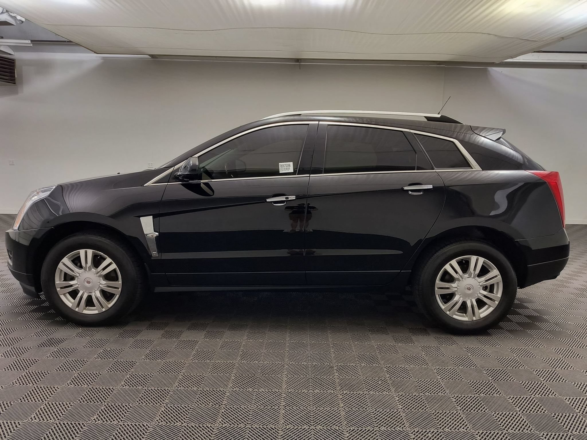 Used 2011 Cadillac SRX Luxury FWD image 2