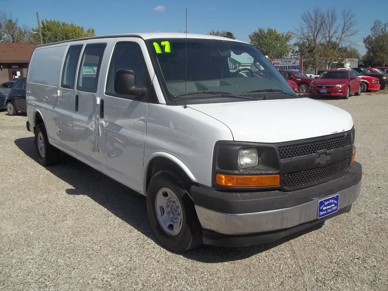 Used 2017 Chevrolet Express 2500 Extended RWD image 2