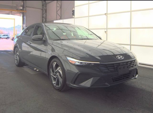 Used 2025 Hyundai Elantra Sport FWD image 4