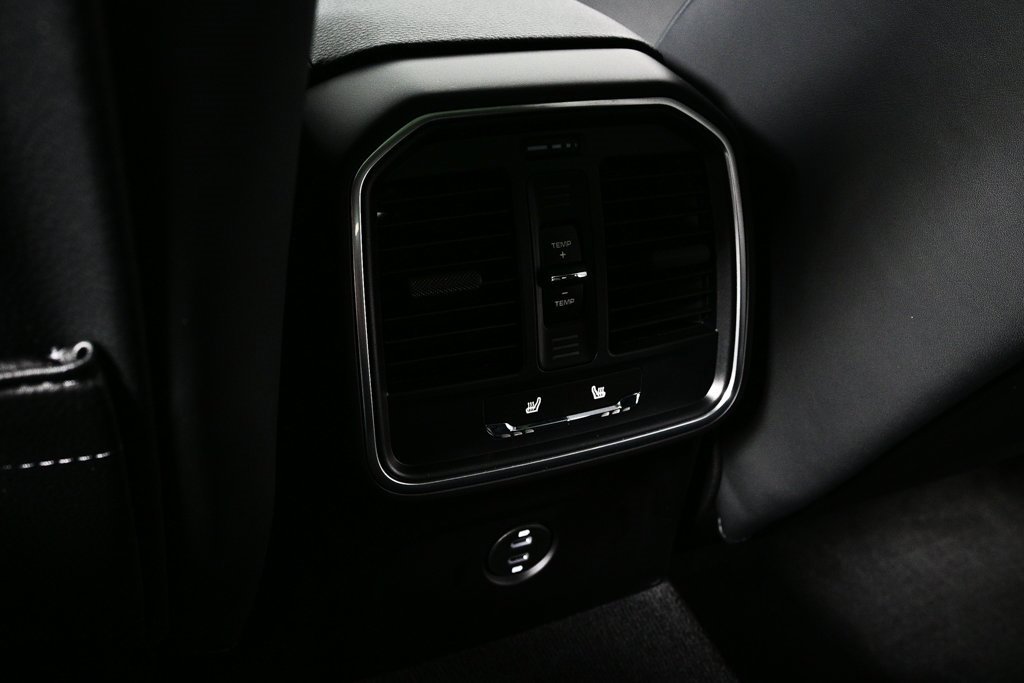 Certified 2025 Porsche Macan image 21