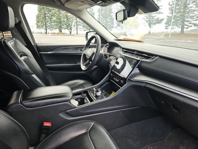 Used 2023 Jeep Grand Cherokee Limited w/ Luxury Tech Group II image 11