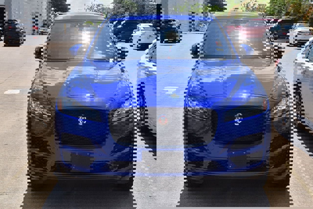 Used 2018 Jaguar F-PACE Prestige image 3