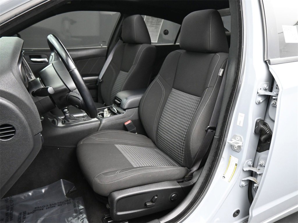 Used 2022 Dodge Charger SXT w/ Driver Convenience Group image 16