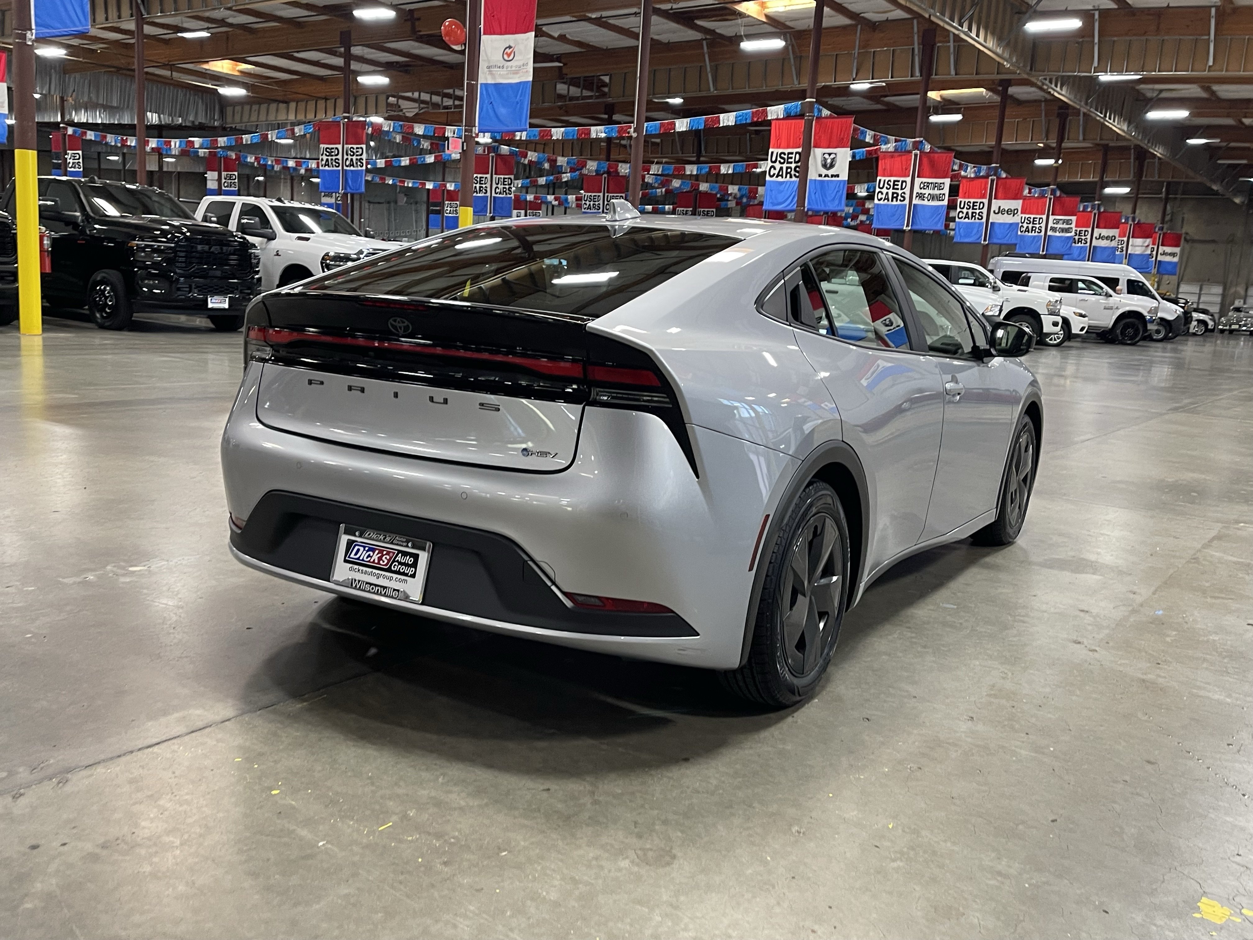 Used 2025 Toyota Prius LE FWD image 5