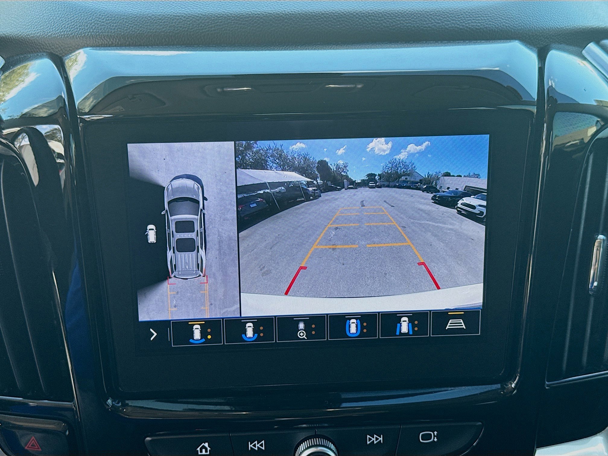 Used 2020 Chevrolet Traverse RS image 14