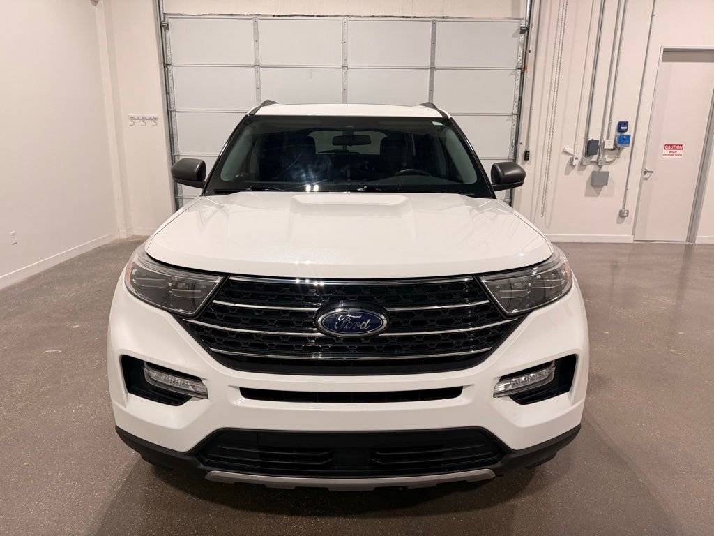 Used 2023 Ford Explorer XLT w/ Equipment Group 202A AWD/4WD image 2
