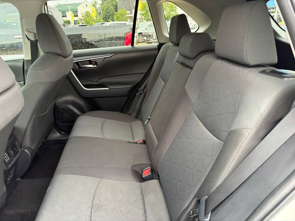 Used 2025 Toyota RAV4 XLE FWD image 14