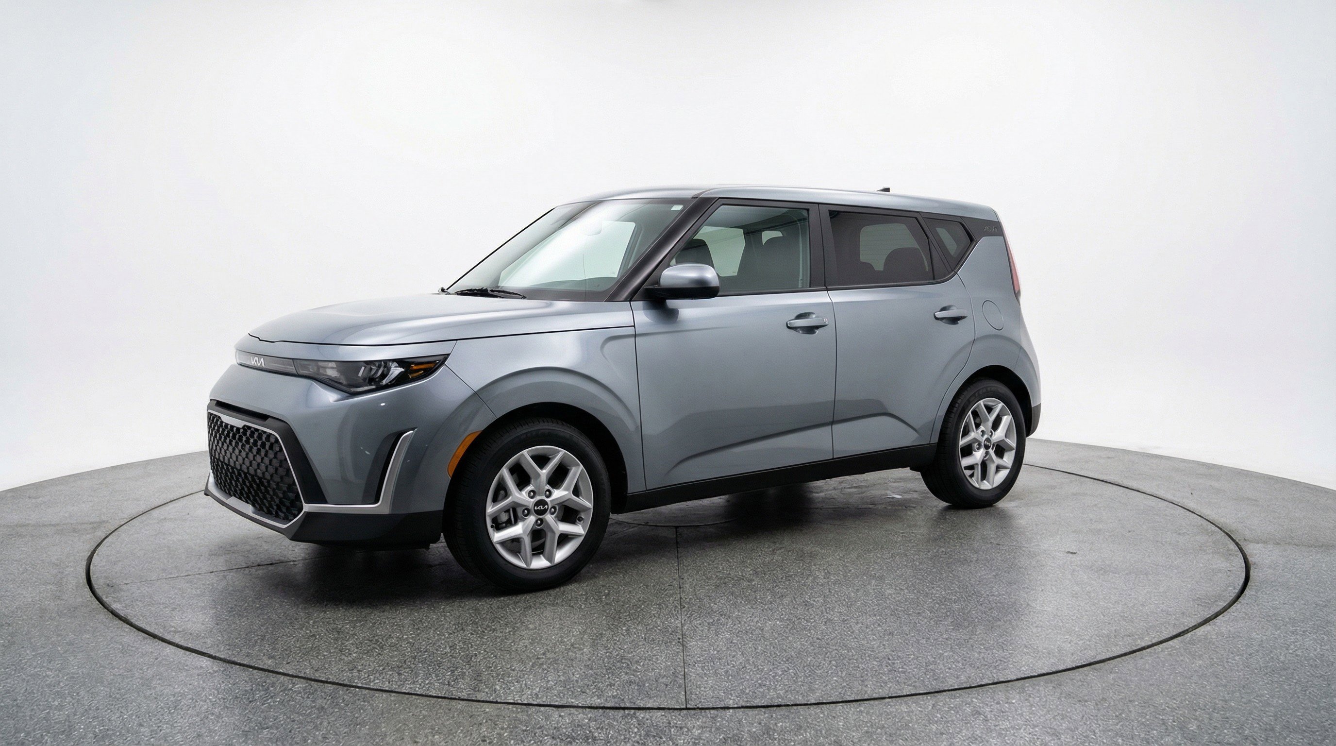 Used 2025 Kia Soul LX w/ LX Technology Package image 3
