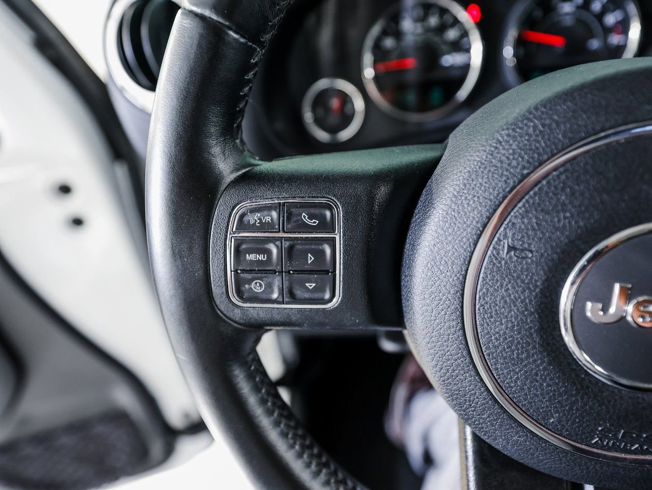 Used 2017 Jeep Wrangler Unlimited Rubicon w/ Connectivity Group image 16