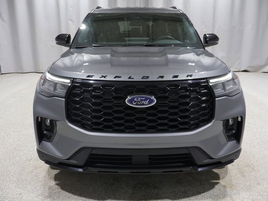 Used 2025 Ford Explorer ST-Line w/ ST-Line Street Pack AWD/4WD image 8