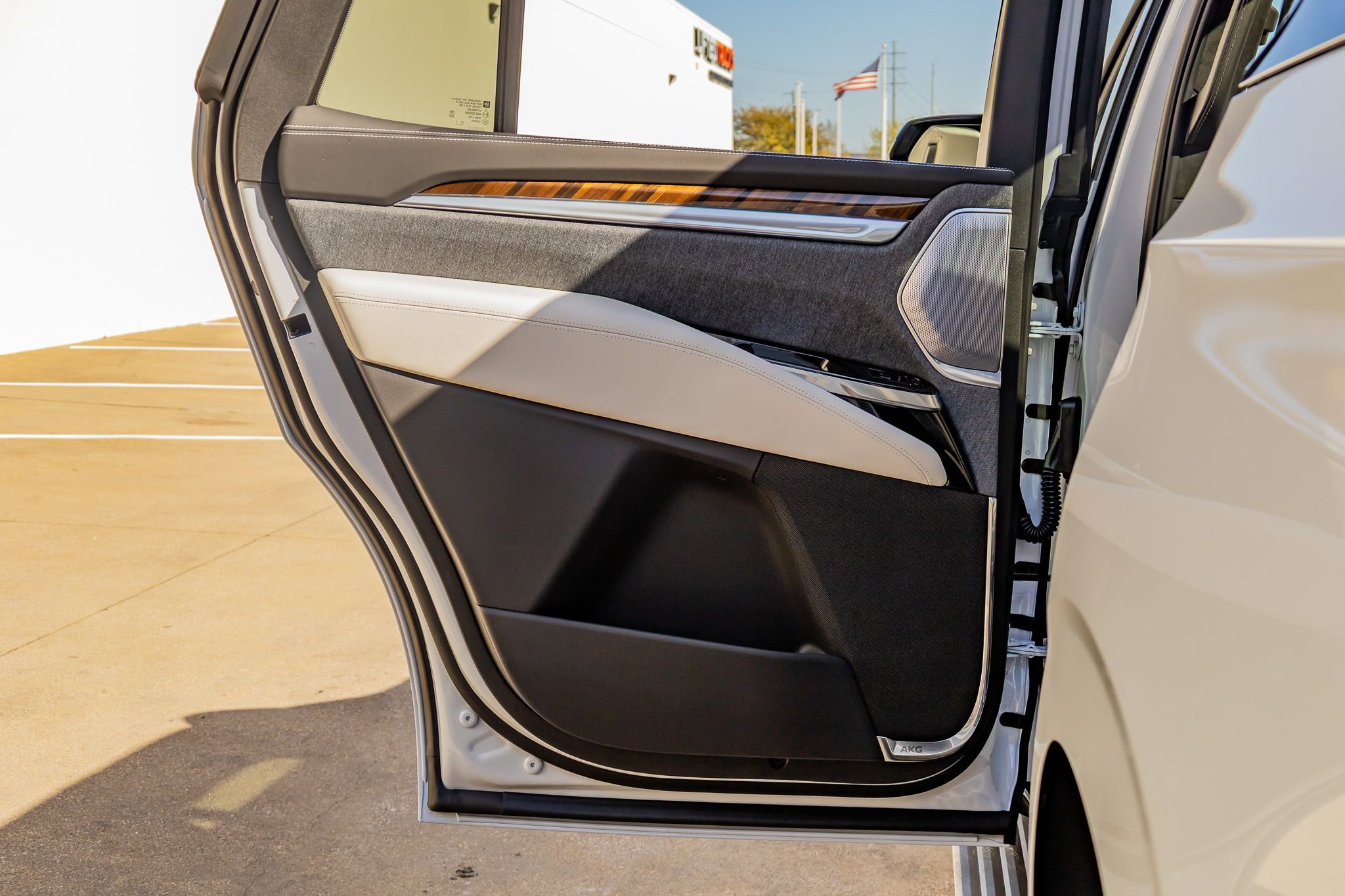 Used 2026 Cadillac Escalade Platinum Sport w/ LPO, ONYX Package image 39