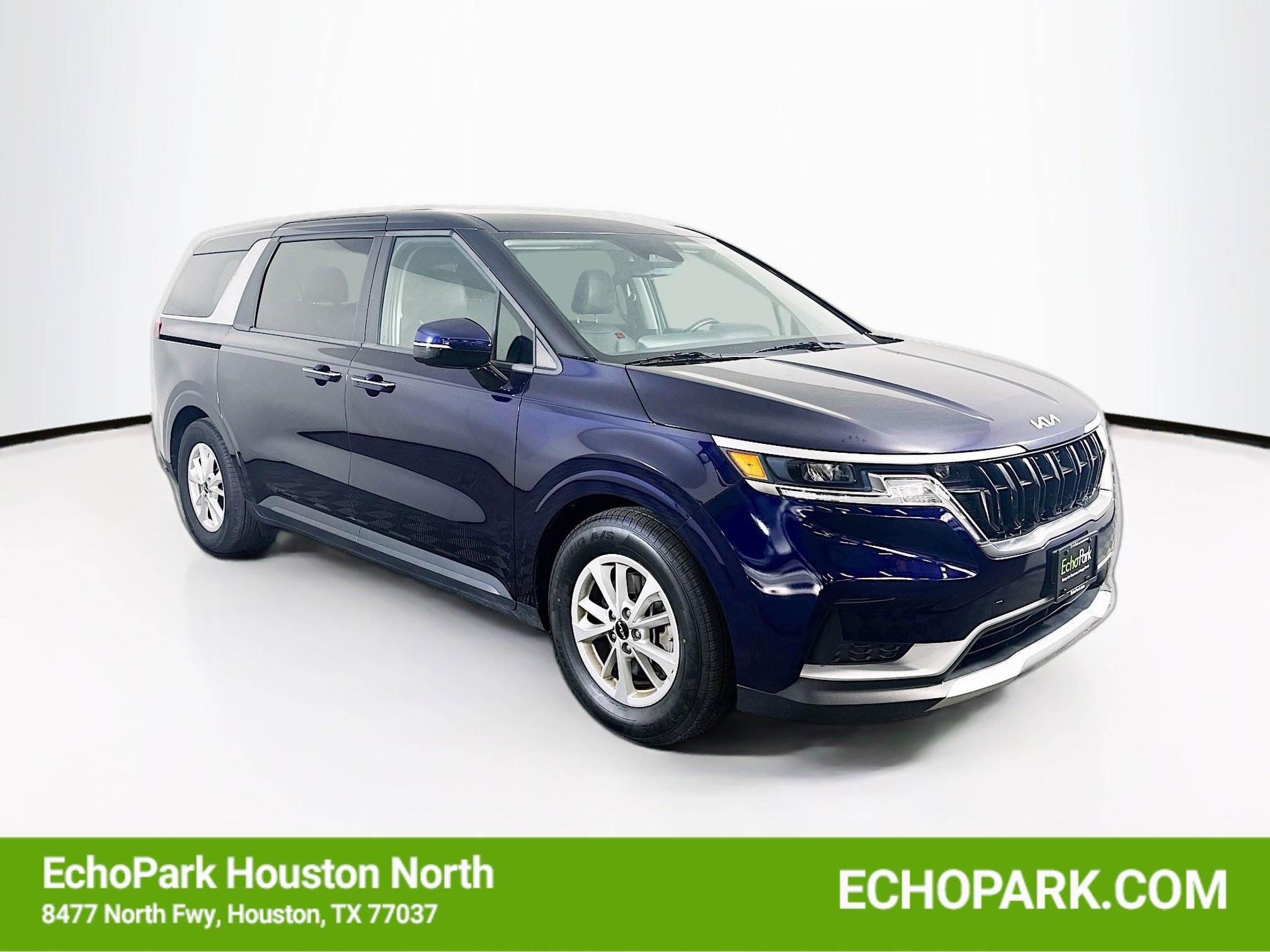 Used 2024 Kia Carnival LX image 1