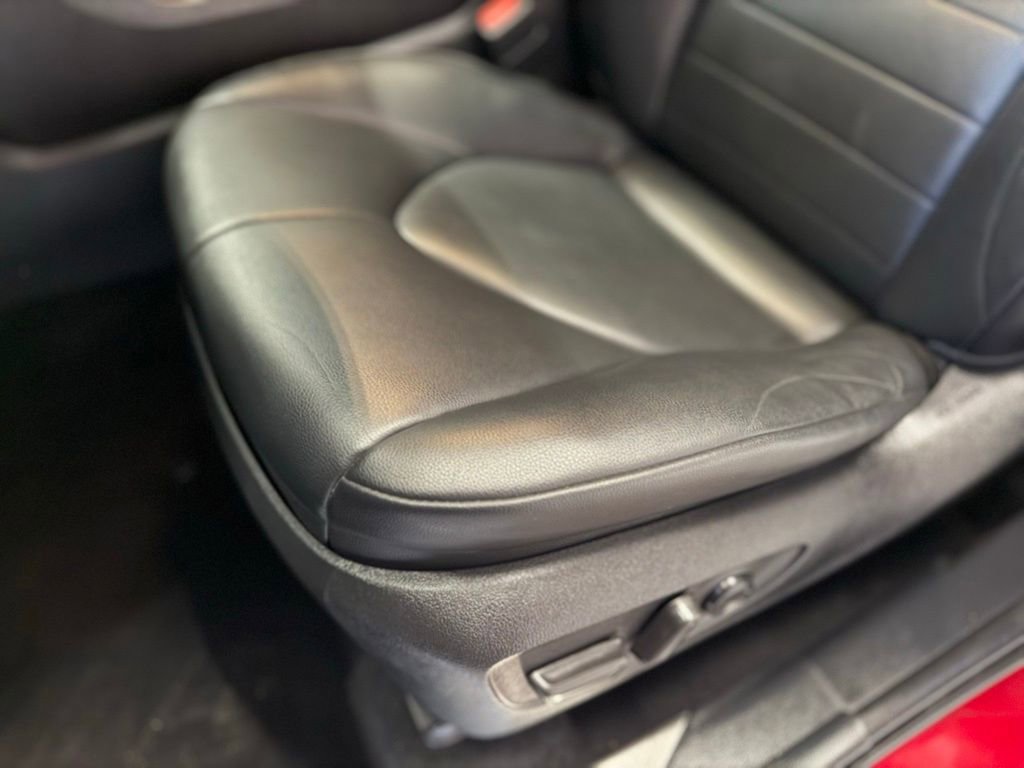 Used 2022 Toyota Highlander XLE image 32