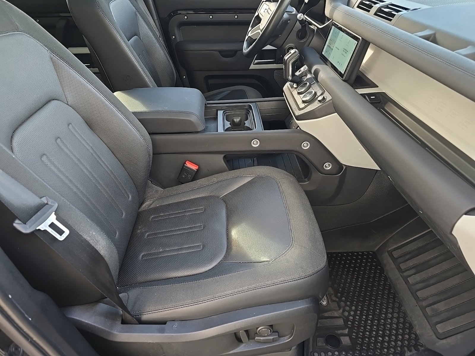 Used 2020 Land Rover Defender 110 SE image 7