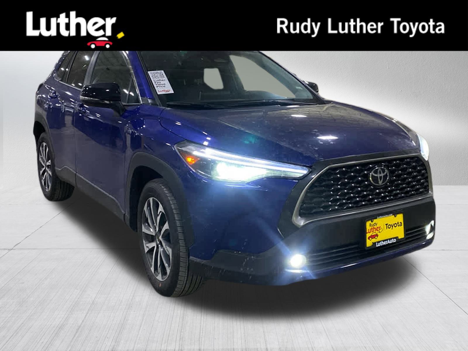 Certified 2025 Toyota Corolla Cross XLE image 1