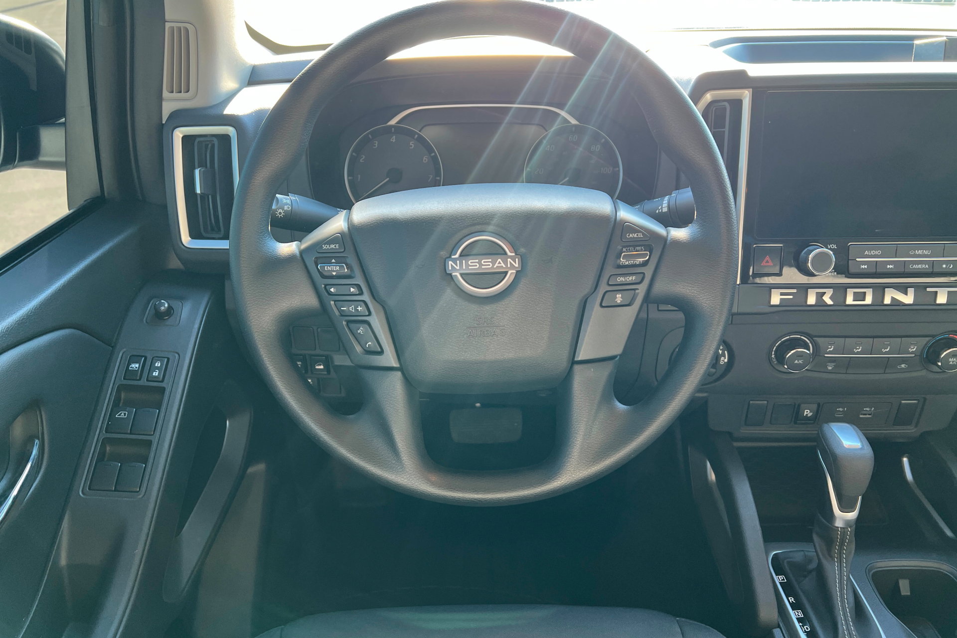 Used 2025 Nissan Frontier SV image 12