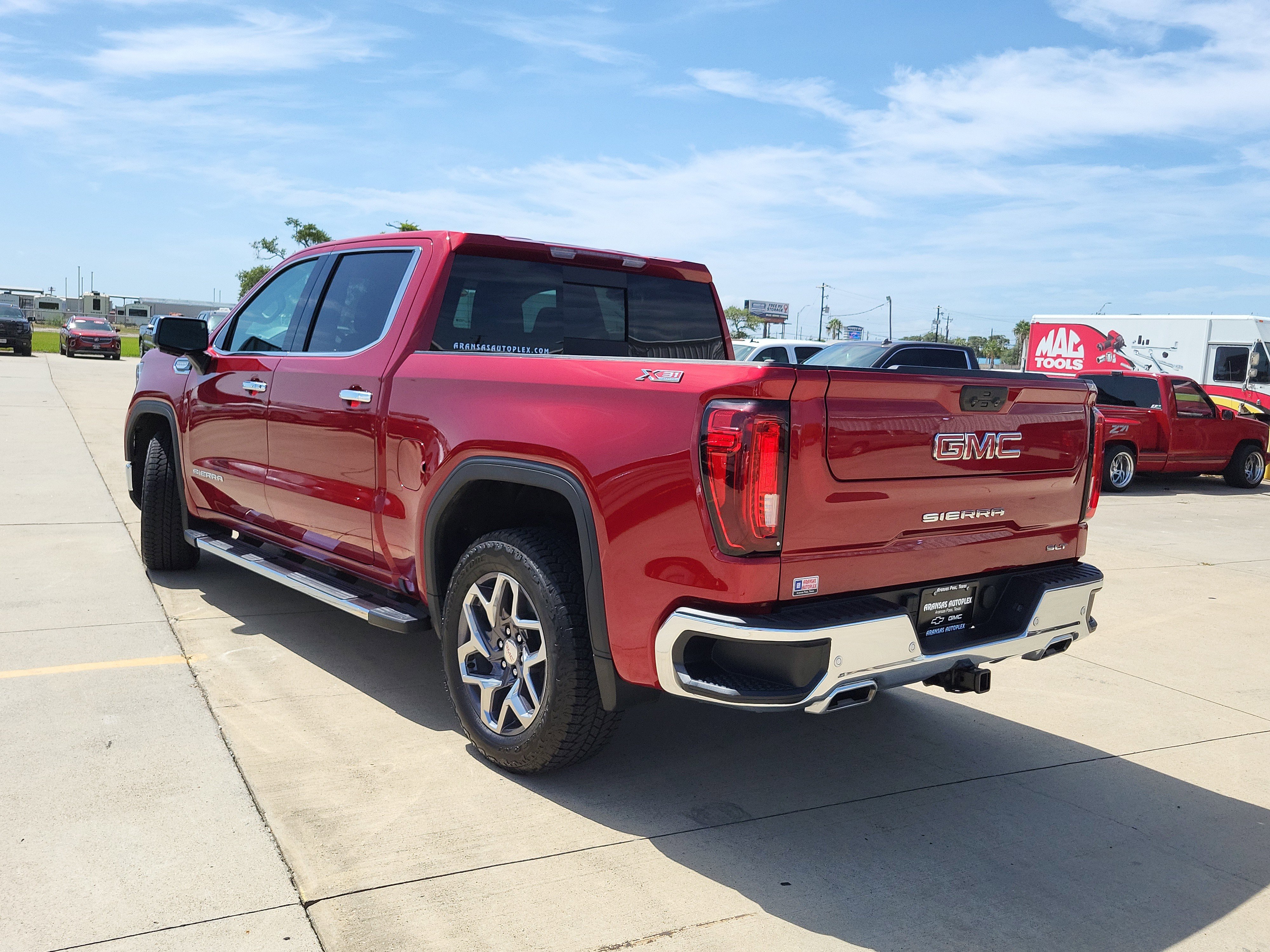 Used 2025 GMC Sierra 1500 SLT image 7