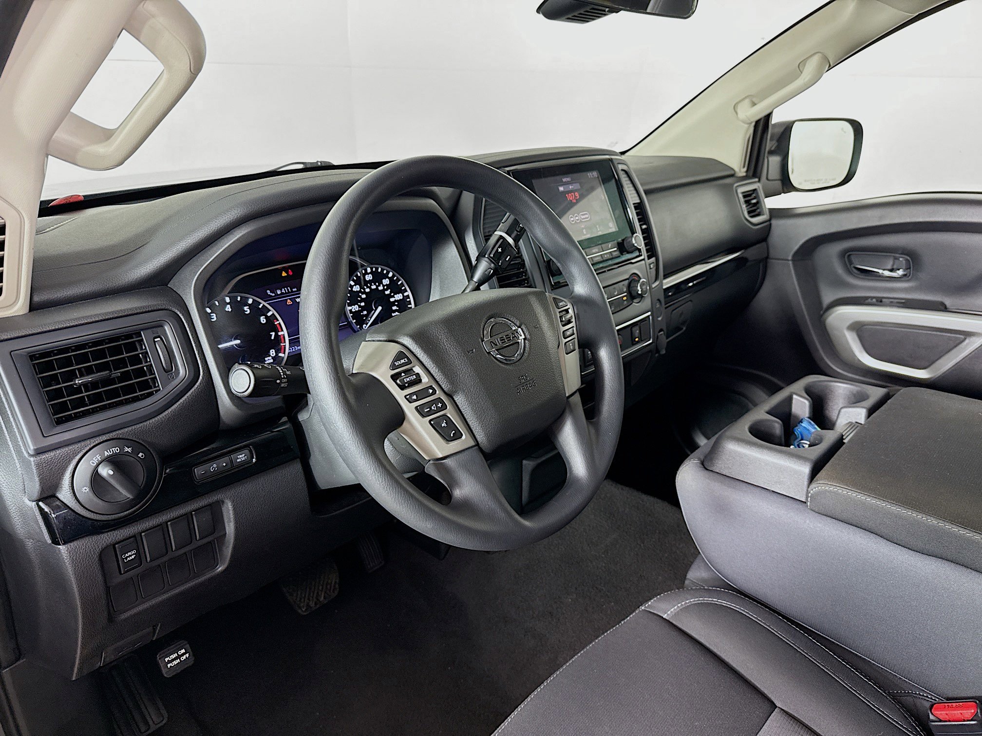 Used 2022 Nissan Titan SV w/ Accessory Utility Package image 8